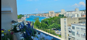 Beach Days-Panoramic city/sea view apartment